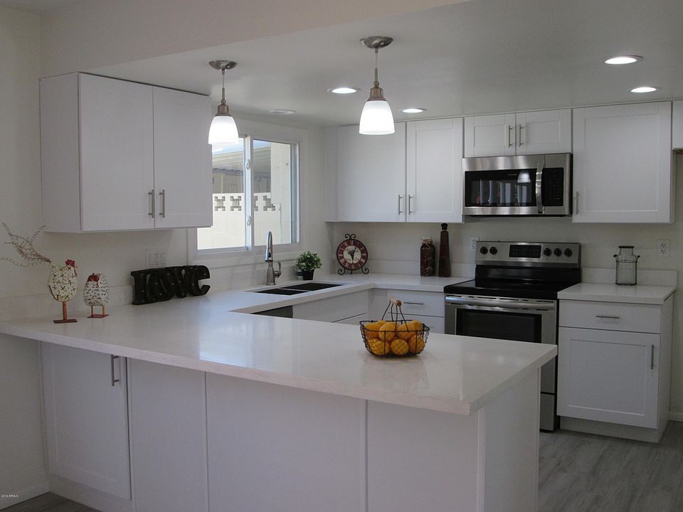 1st image of 16 E Ellis Dr