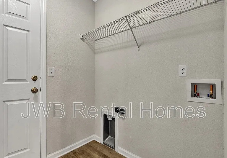 4643 Williamsburg Ave — Photo 13