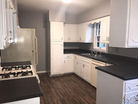 2nd image of 203 E Oakland Ave