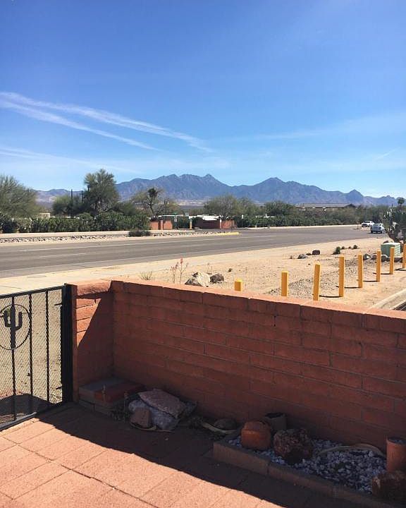 1st image of 400 N Calle De Lumbre