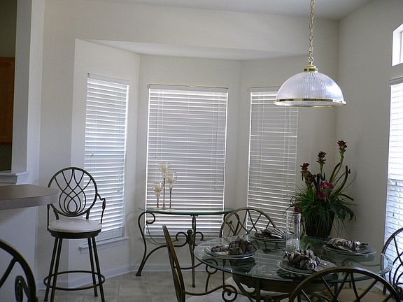Breakfast Area w/ Bay Window