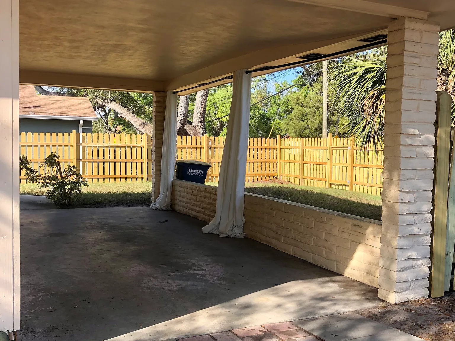 3 bed, 1250 sqft, $1,900 — Photo 2