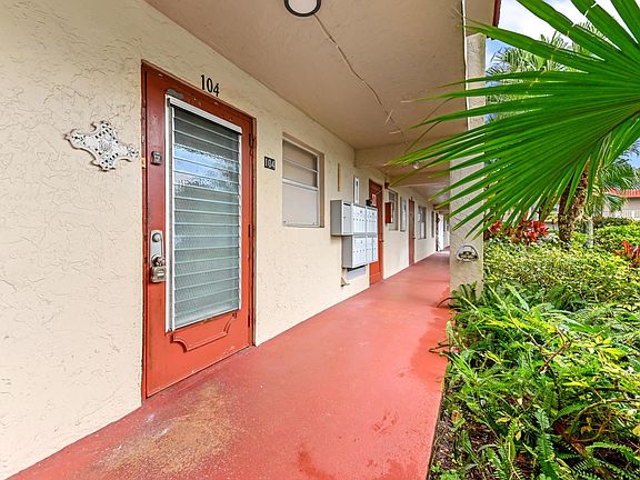 3rd image of 6 Abbey Lane #104