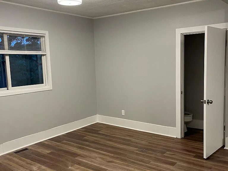 328 E Scribner Ave — Photo 21