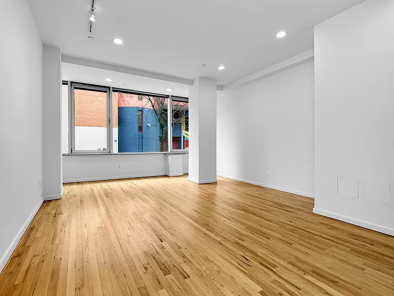 540 W 50th St #1B — Photo 7