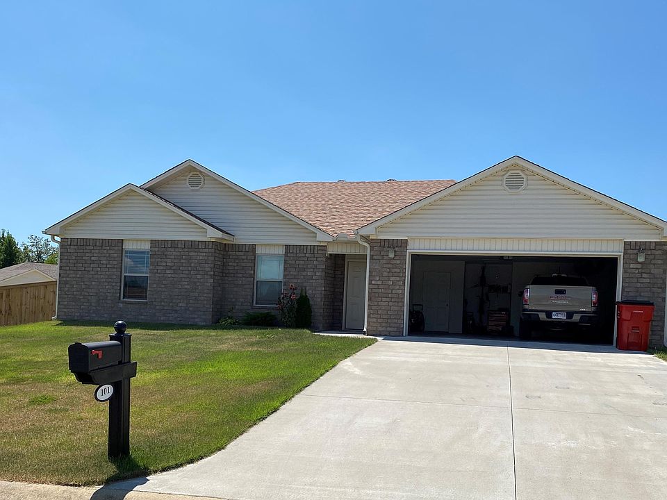 1st image of 101 Country Oak Dr