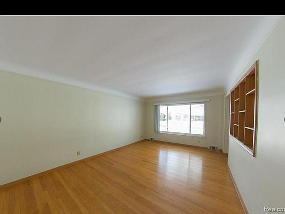4th image of 29341 Bonnie Dr