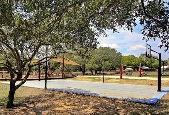 circle-c-metropolitan-park-playscape