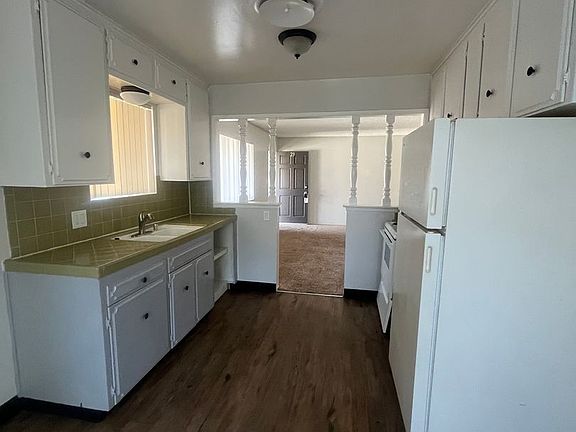 4th image of 1418 S Crowe St #23
