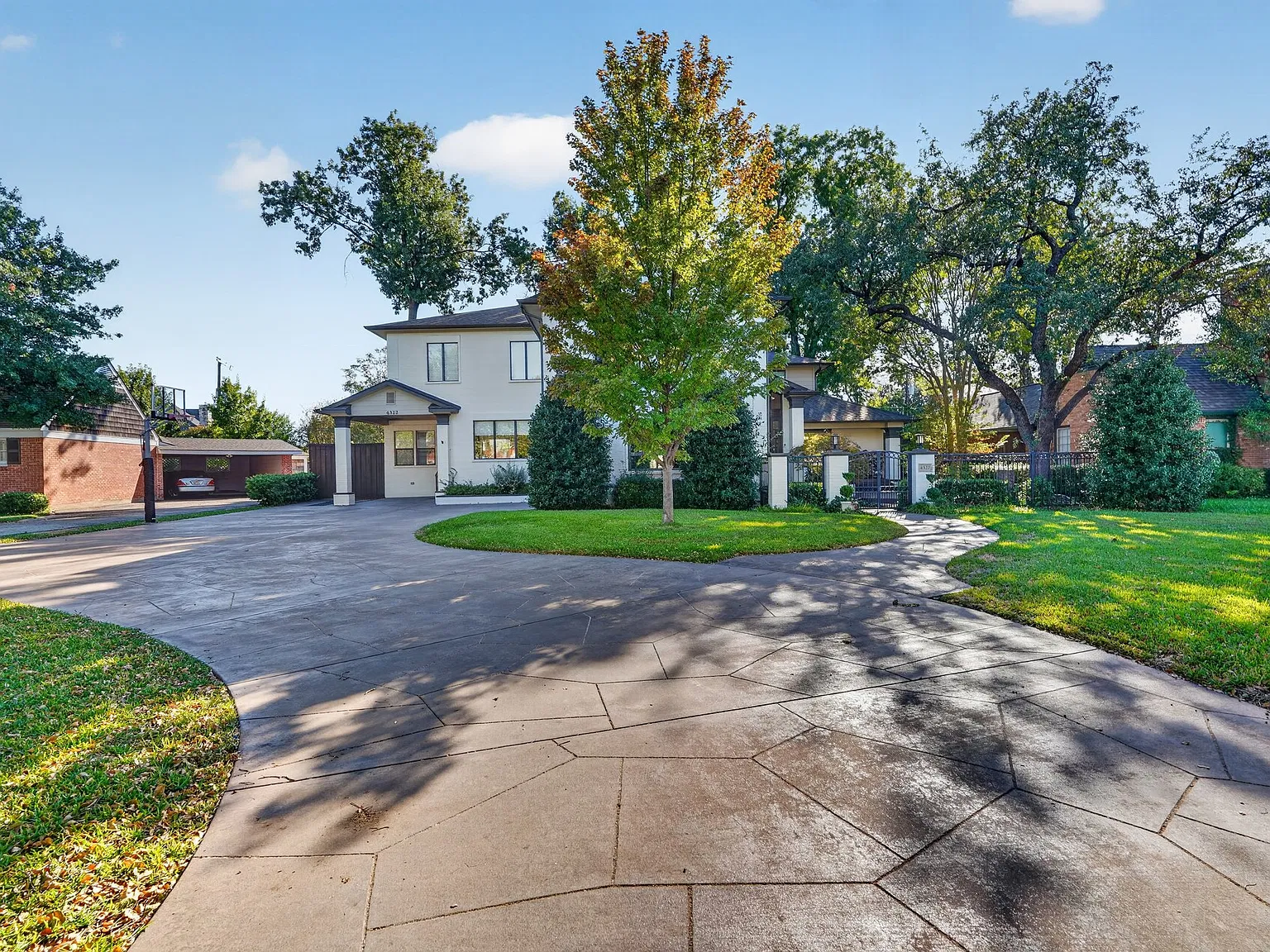 5 bed, 4837 sqft, $10,000 — Photo 3
