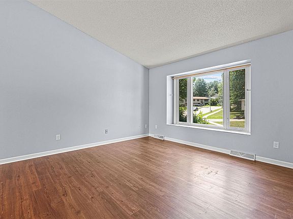 5th image of 1156 Briar Dr