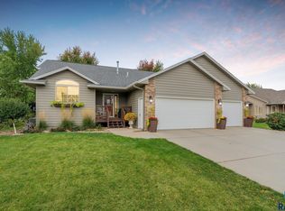 209 E Tabor Ct, Brandon, SD 57005
