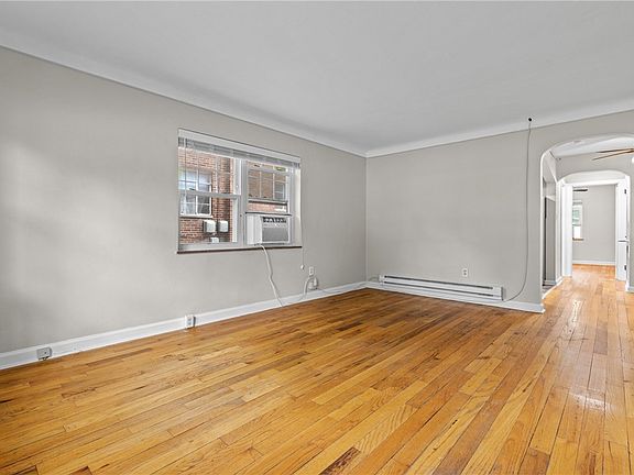 4th image of 2769 Losantiville Ave