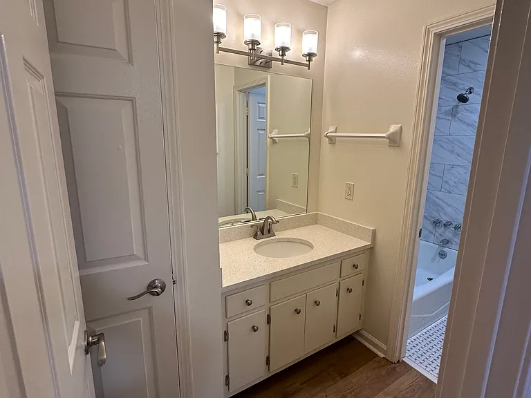 2905 Burch Ave #8 — Photo 31