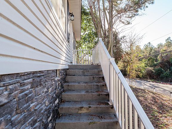 5th image of 706 Seymour Drive