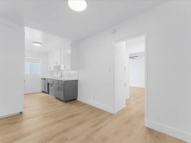 6615 Franklin Ave. — Photo 3