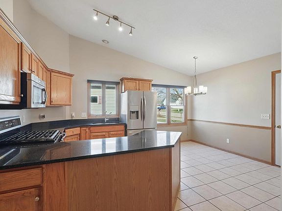 3rd image of 1108 Iowa Dr
