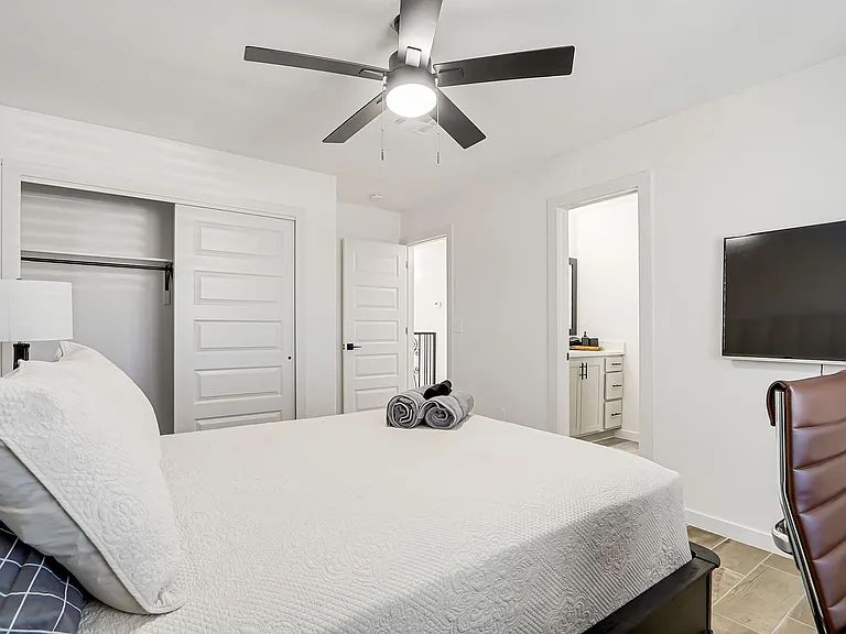 Bedroom with Smart TV and and shared bathroom.