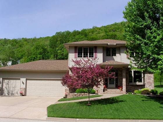 1st image of 323 Valley Oaks Dr