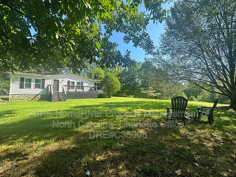 3 bed, 2.0 bath, 1200 sqft, $1,800 — Photo 1