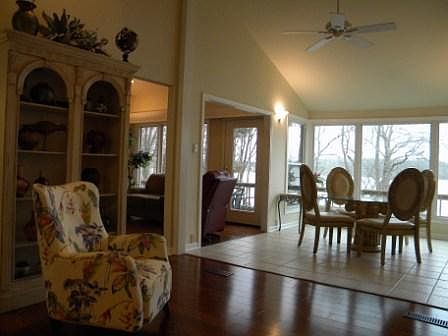 4th image of 436 Lake Harbor Dr