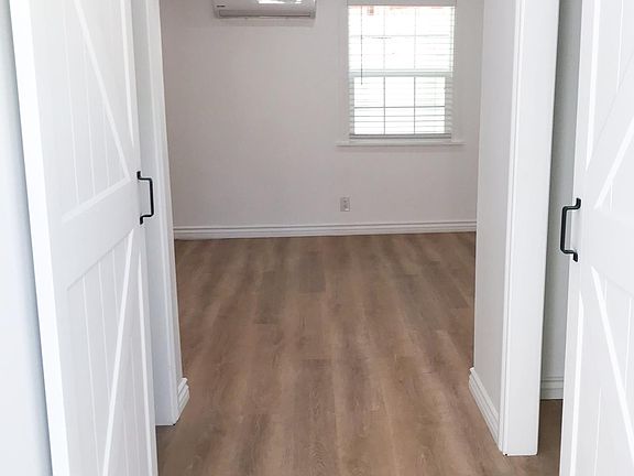 4th image of 1307 E Wilson Ave