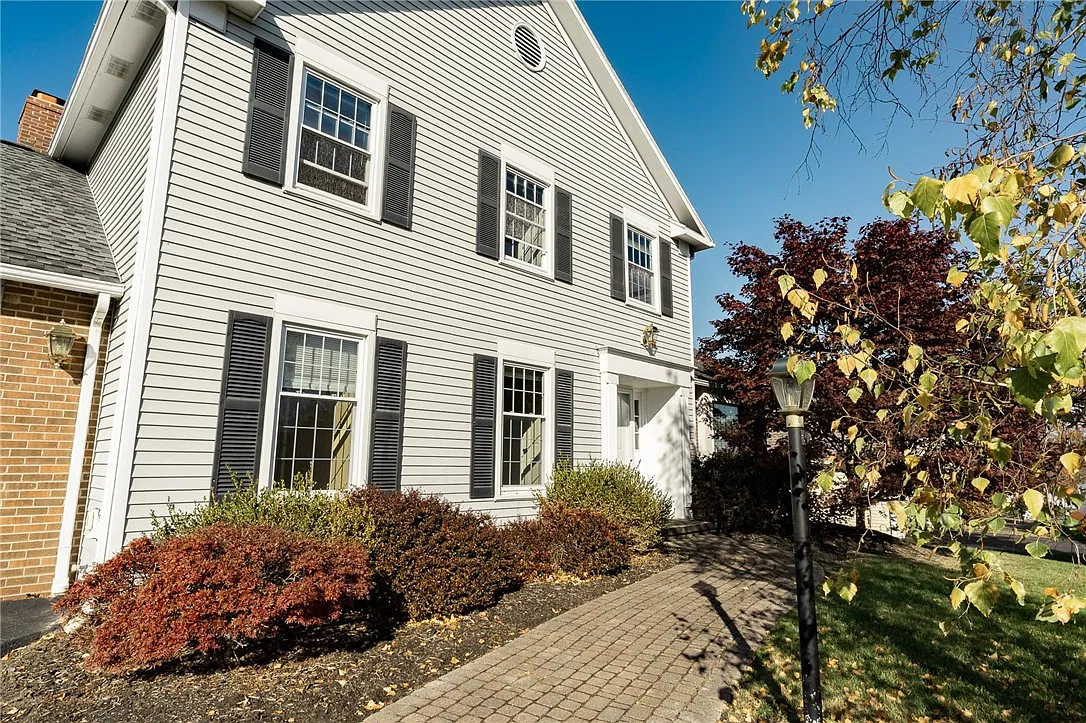 4 bed, 2.5 bath, 2756 sqft, $4,100 — Photo 4