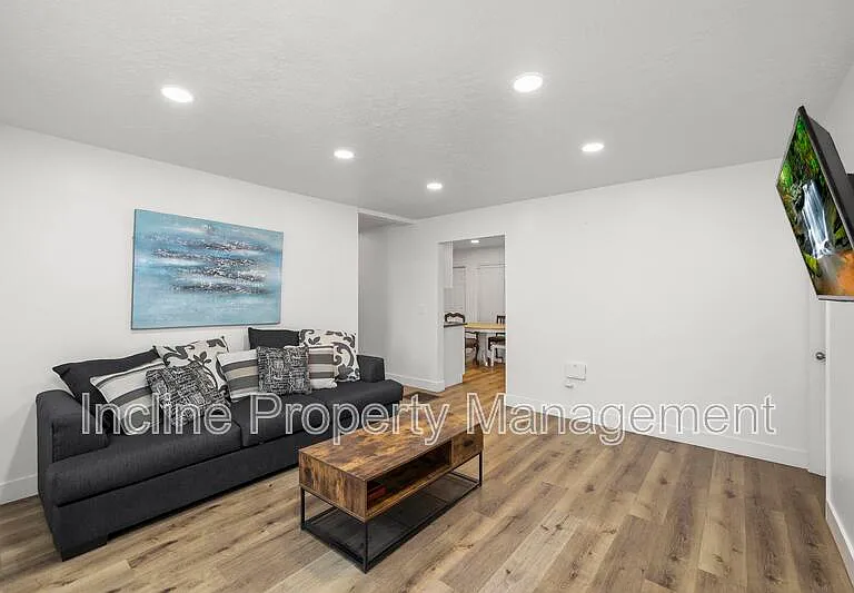 706 N 900 E — Photo 5