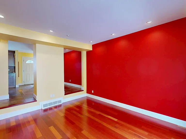 502 Silvercreek Close NW — Photo 5