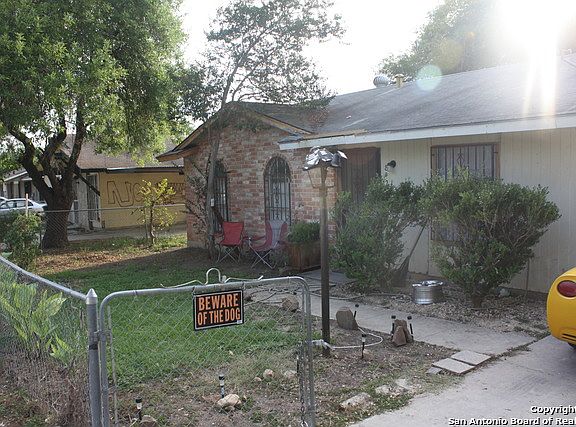 3rd image of 8423 Creek Bend Dr