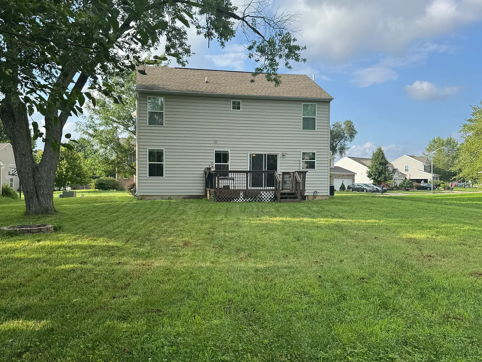 3 bed, 2.5 bath, 1687 sqft, $2,145 — Photo 3