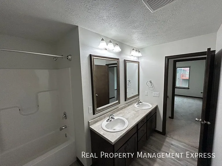 2214 S Ronsiek Ave — Photo 13