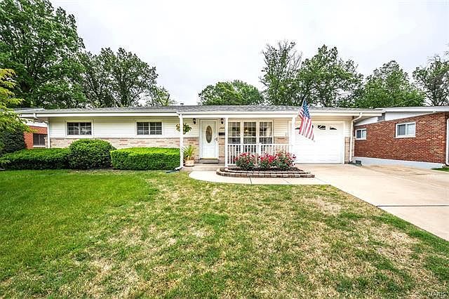 1st image of 2428 Chaucer Ave