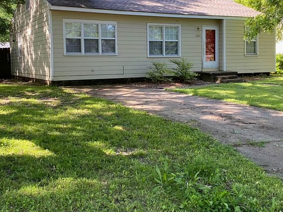 2nd image of 1220 Richard Ave