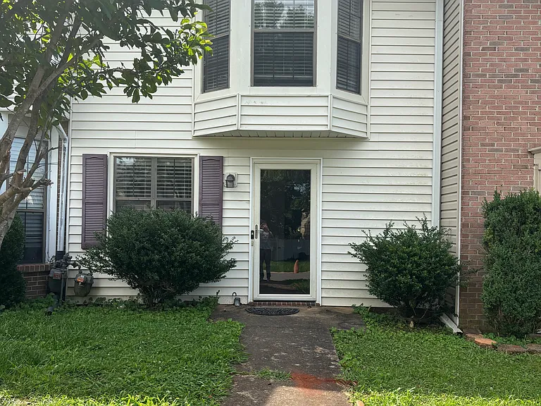 2140 Cheshire Dr — Photo 10