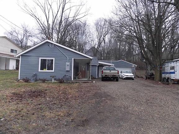 3rd image of 206 Cottage St