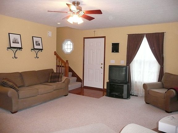 5th image of 742 Barberry Spur Ave