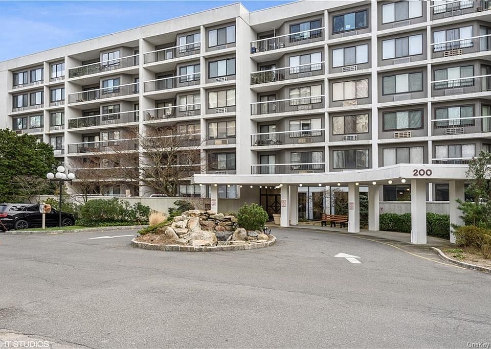 1st image of 200 High Point Dr APT 207
