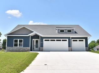 3208 Eclipse Dr, Green Bay, WI 54311