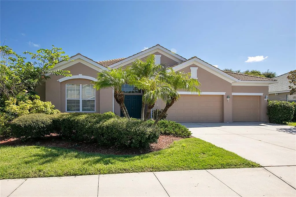 4 bed, 2.0 bath, 2198 sqft, $3,000 — Photo 1