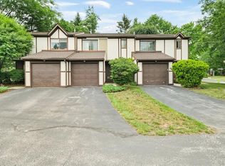 4 Ruby Cir, Poughkeepsie, NY 12603