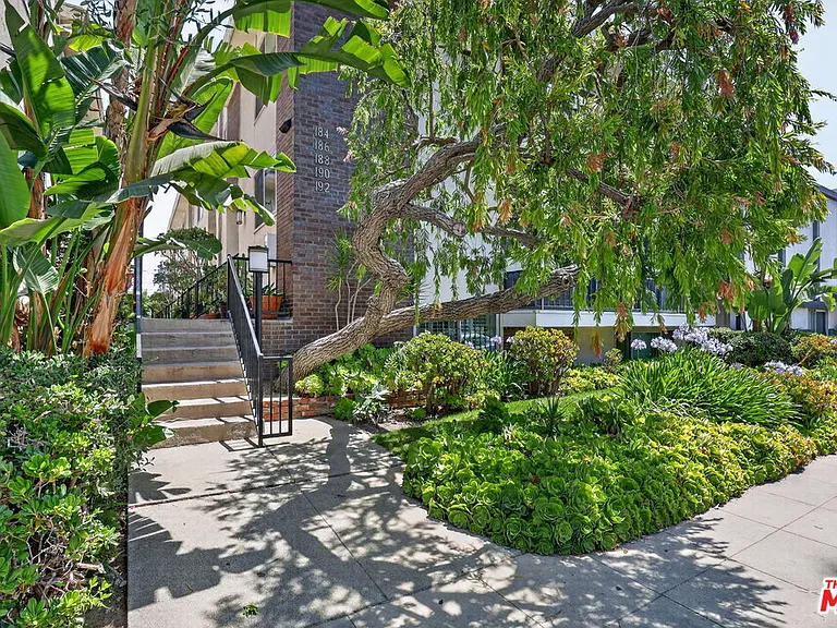 184 N Crescent Dr — Photo 4