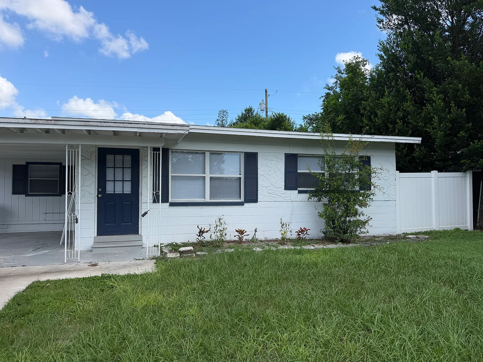 2 bed, 940 sqft, $1,900 — Photo 1