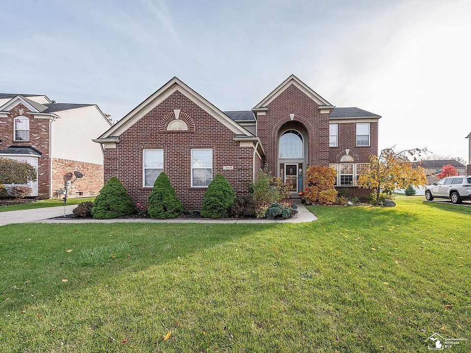 1st image of 24635 Fairlawn Dr