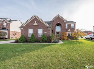 24635 Fairlawn Dr, Flat Rock, MI 48134