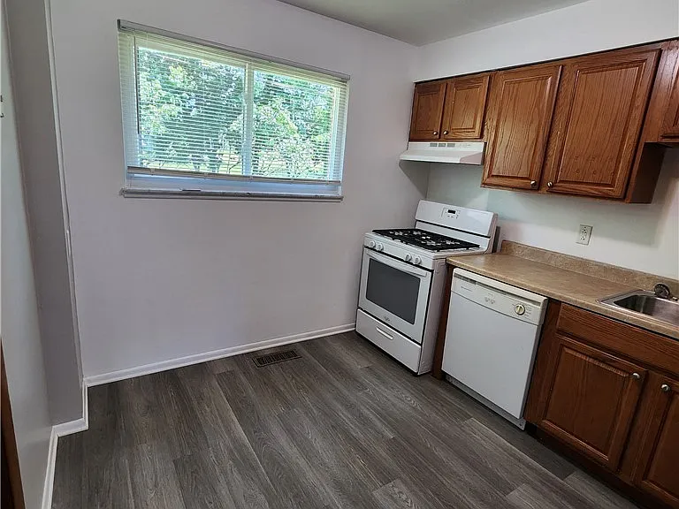 83 Sprague Rd — Photo 7