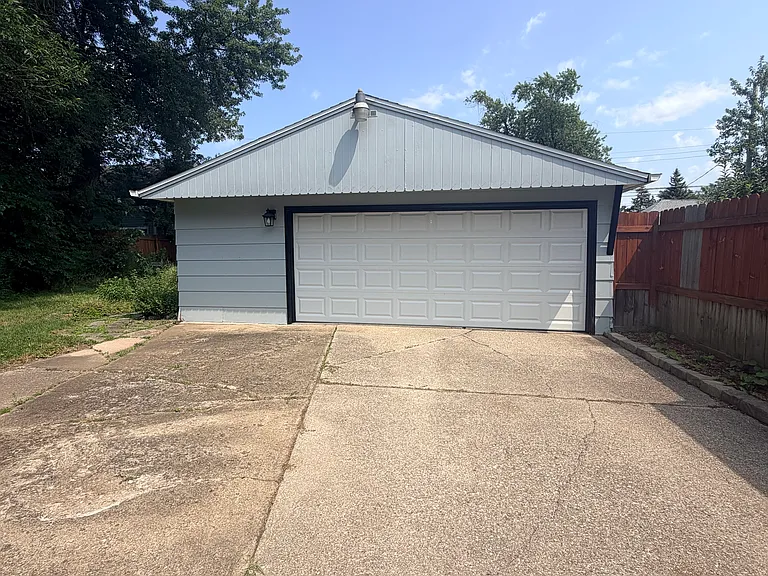 265 University Ave — Photo 20