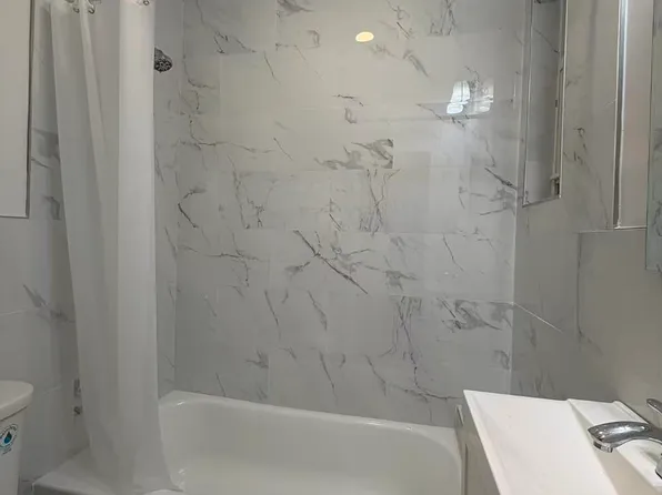 25-34 42nd Street image 7 of 8