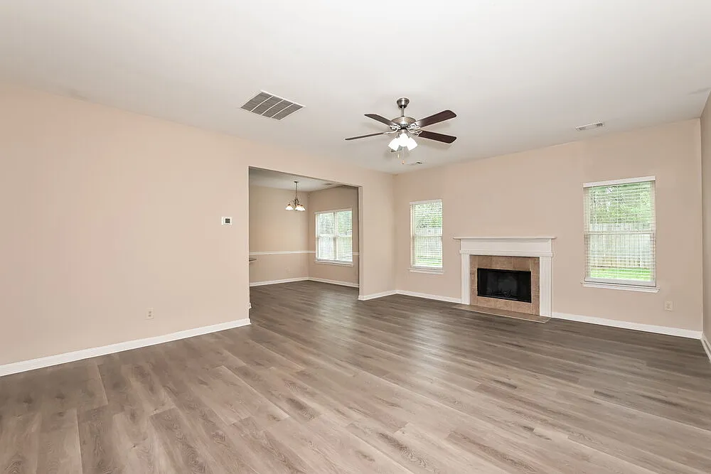 5 bed, 3.0 bath, 2682 sqft, $4,180 — Photo 4