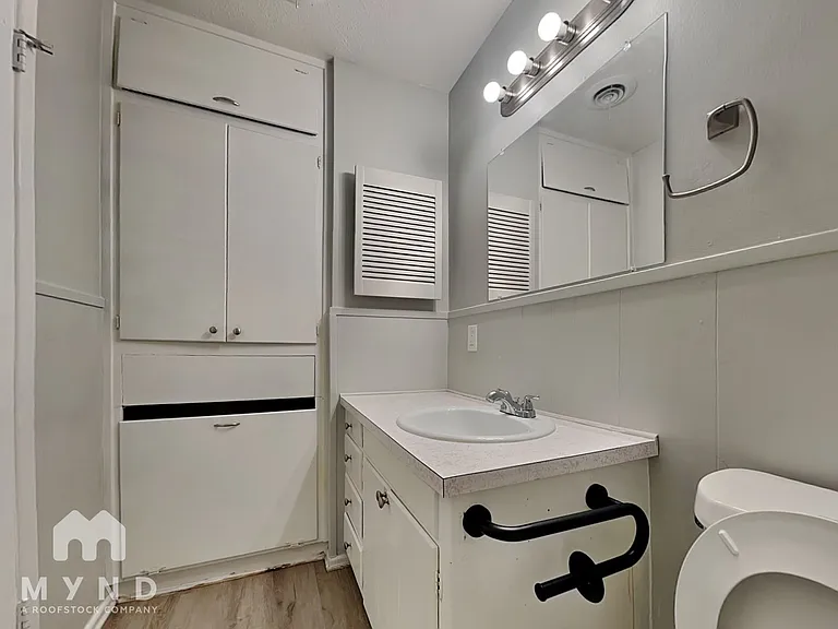 605 Thompson Dr — Photo 17